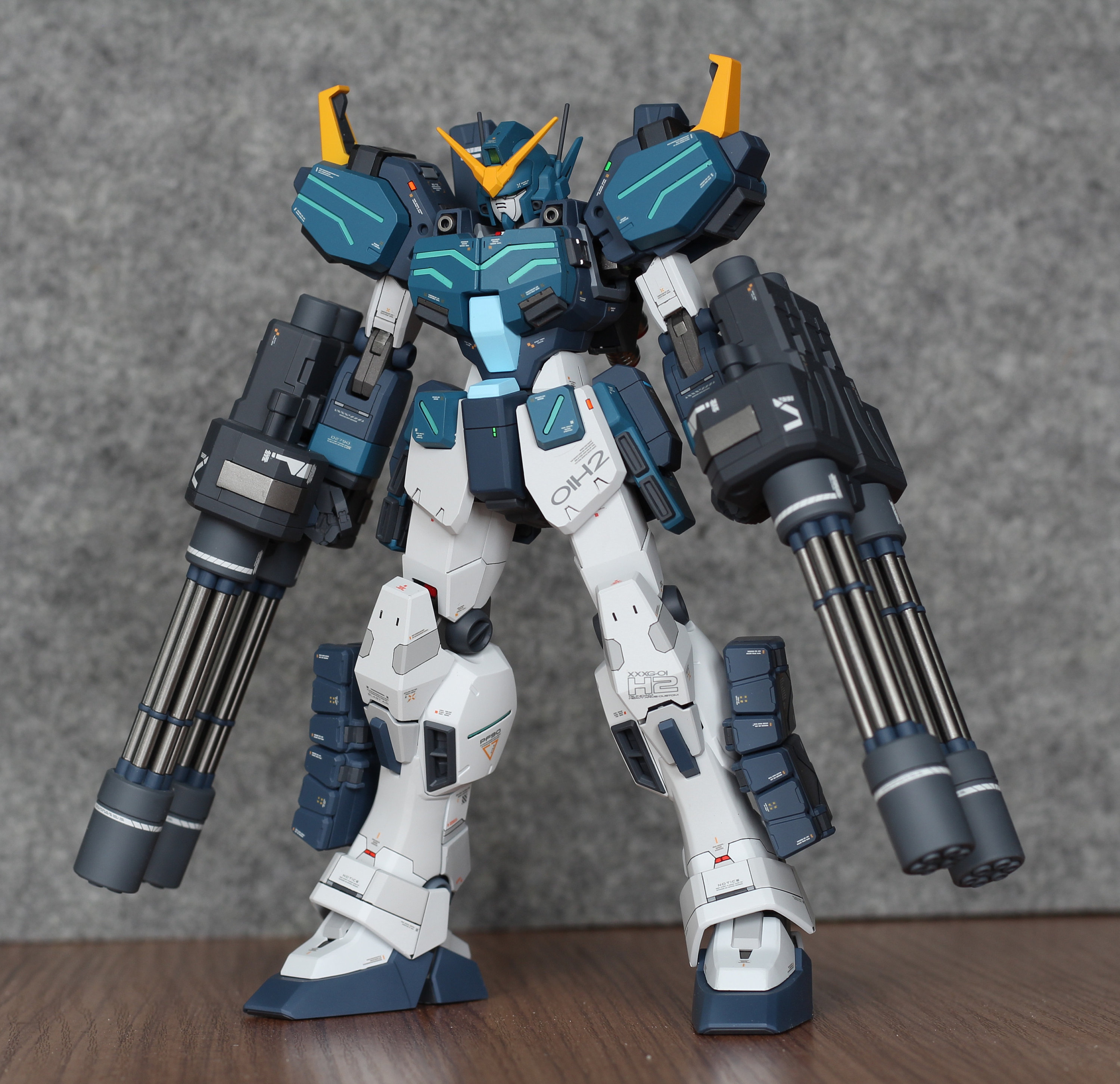 バンダイ MG 1/100 ガンダムヘビーアームズ改 EW 塗装済み完成品 バンダイ MG 1/100 ガンダムヘビーアームズ改 EW 塗装済み完成品