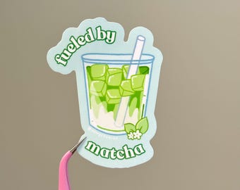 Fueled by Matcha - Adesivo à prova d'água | Adesivos à prova d'água, adesivos para garrafas de água, adesivos para laptop, adesivos decalque