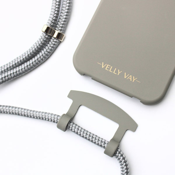 VELLY VAY Cold Stone CASE 2 in 1 mit abnehmbarem Handyband Mouse Grey | Handykette in Taupe für iPhone 14 Plus, iPhone 15 Pro, Samsung S24
