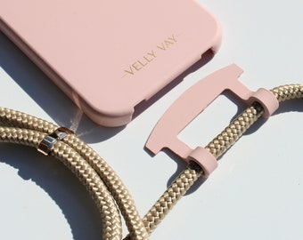 VELLY VAY Powder Pink Case 2 in 1 mit abnehmbarem Handyband Greygold | Handykette für iPhone 15 Plus, iPhone 14, iPhone 12 Pro, Samsung S10