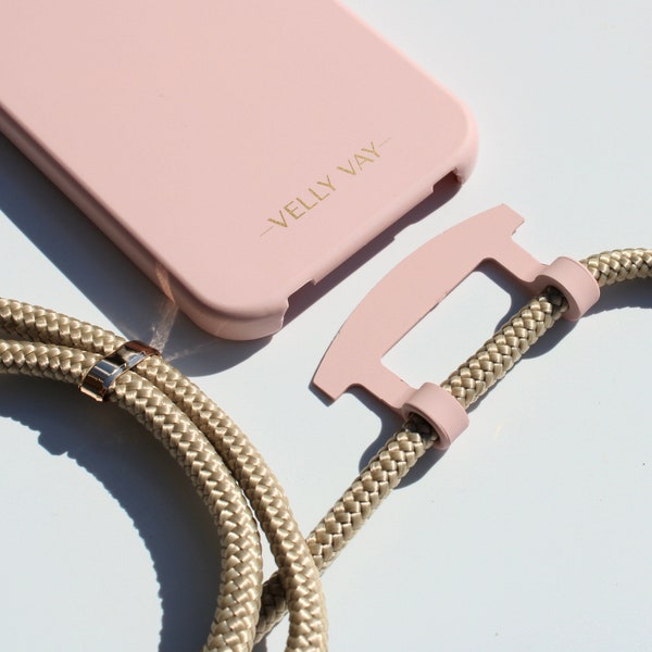 VELLY VAY Powder Pink Case 2 in 1 mit abnehmbarem Handyband Greygold | Handykette für iPhone 15 Plus, iPhone 14, iPhone 12 Pro, Samsung S10