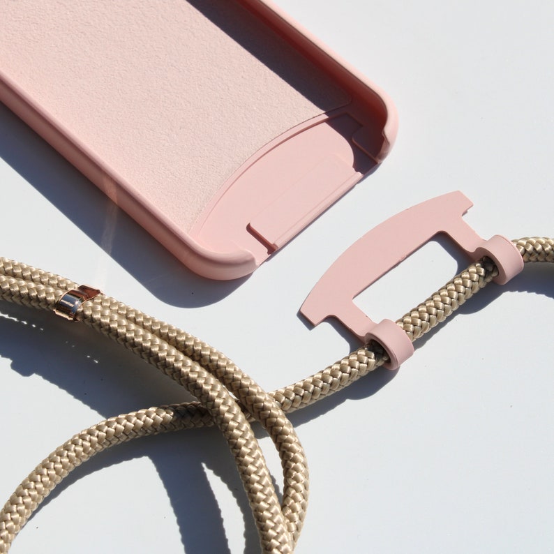 VELLY VAY Powder Pink Case 2 in 1 mit abnehmbarem Handyband Greygold Handykette für iPhone 15 Plus, iPhone 14, iPhone 12 Pro, Samsung S10 image 4