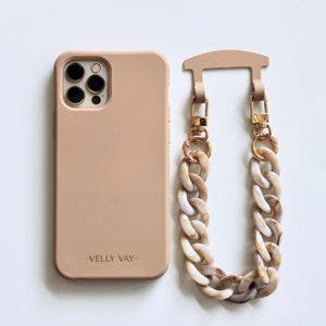 VELLY VAY Cappuccino CASE 2 in 1 mit abnehmbarer Handykette Crunchy, Handyband iPhone 15 Pro, iPhone 12 Pro, iPhone 14, Samsung S23 Ultra image 8