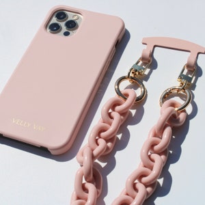 VELLY VAY Powder Pink Case 2 in 1 mit abnehmbarem Handyband Greygold Handykette für iPhone 15 Plus, iPhone 14, iPhone 12 Pro, Samsung S10 1 Kette