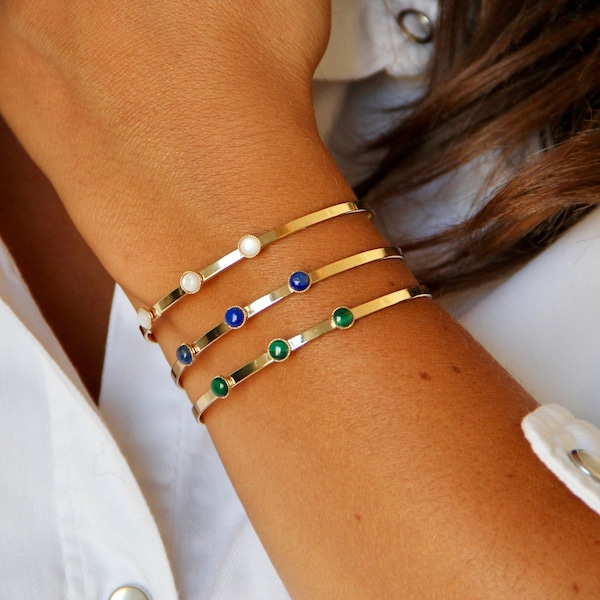 Sumatra, 3 micron gold-plated bangle bracelet with 3 natural stones, mother-of-pearl (white), lapis lazuli (blue) or malachite (green)