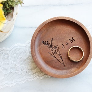 Personalized Birth Flower Jewelry Dish, Gift for Her, Gift for Mom, Bridesmaids Gift, Custom Ring Dish, 4th Anniversary Gift, Mother&#39;s Day