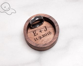 Micro Wood Ring Tray/Personalized Jewelry Dish/Engraved Circle Ring Holder/10th Anniversary Gift/Personalized Wedding Gift/Engagement Gift