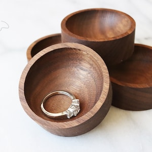 Walnut Ring Holder, Men's Ring Holder, Personalized Gift for Her, Trinket Dish, Husband Gift, Mens Ring Dish, Jewelry Wedding Ring Holder