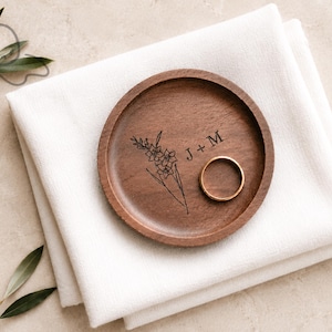 Birth Flower Ring Dish, Engraved Jewelry Holder, Custom Ring Dish, Personalized Ring Dish, Anniversary Gift, Wood Ring Dish, Gift for Her