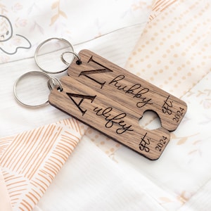Hubby & Wifey Keychain, Custom Couples Keychain, Personalized Gift, Cute Couples Gift for Her, 4th Anniversary Gift, Valentines Day Gift