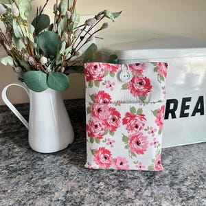 Pink Floral Pattern Padded Paperback Book Sleeve with Pocket, Books Cover, Gift for Readers, Book Sleeve with Kindle/eReader Pocket