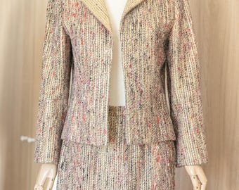 Conjunto de chaqueta y falda doradas de Christian Dior New York, otoño/invierno 1963.
