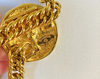 CHANEL Gold CC 31 Rue Cambon Medallion Chain Belt - Etsy display picture 1
