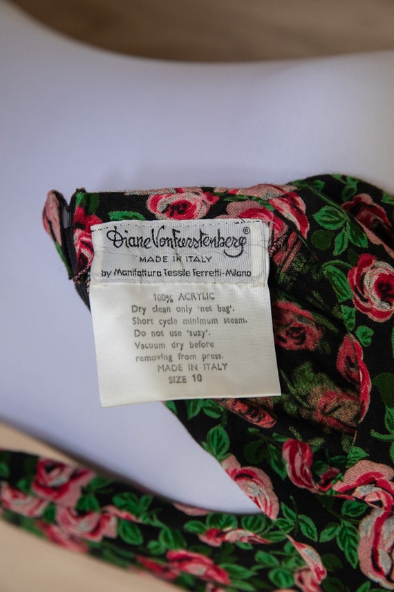 1970s Diane Von Furstenberg dark floral print dro… - image 10