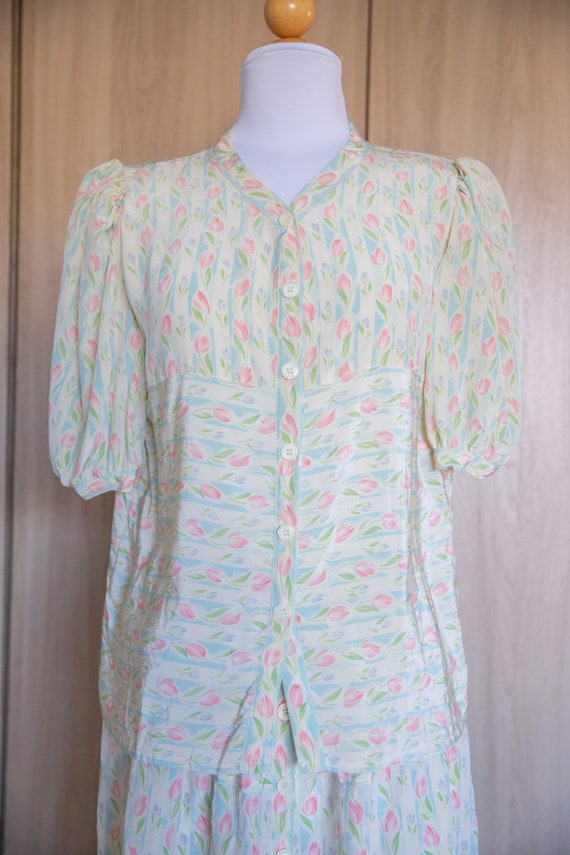 1970s Silky Romantic Pastel Tulip Print Puff Shor… - image 10