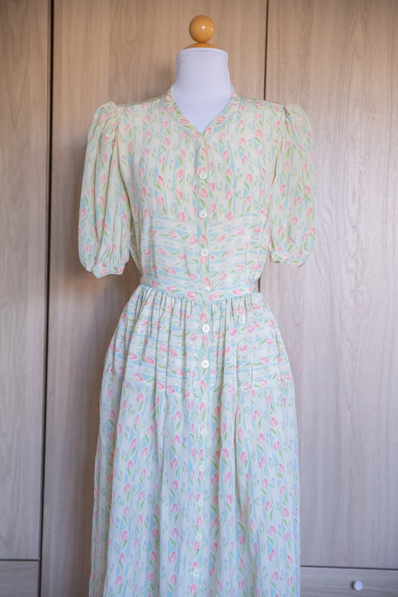 1970s Silky Romantic Pastel Tulip Print Puff Shor… - image 3