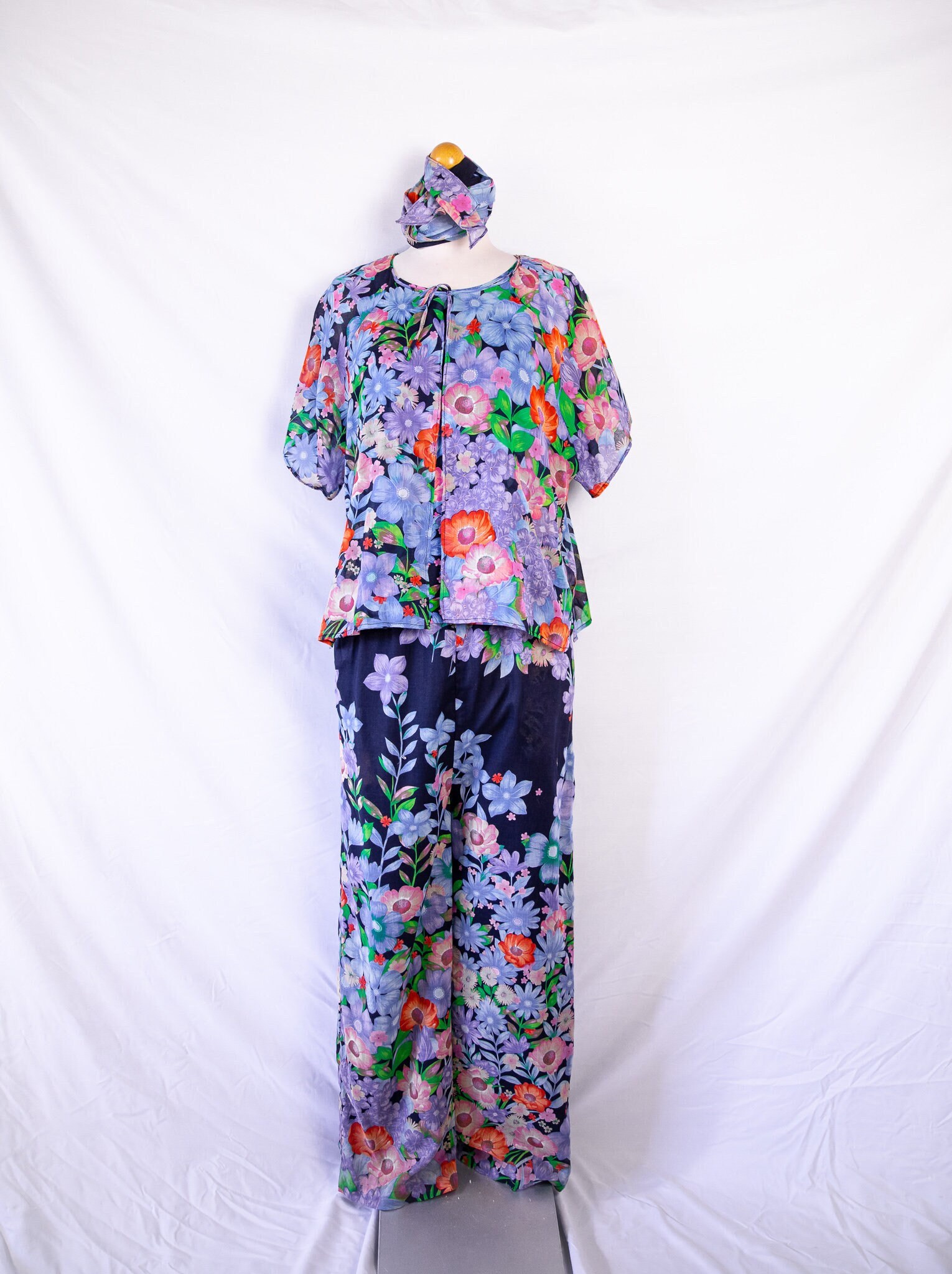 1970s purple floral print matching hostess set / pant, top, jacket & head scarf