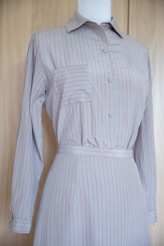 1970s Silky Grey and Red Striped Print Blouse and… - image 3