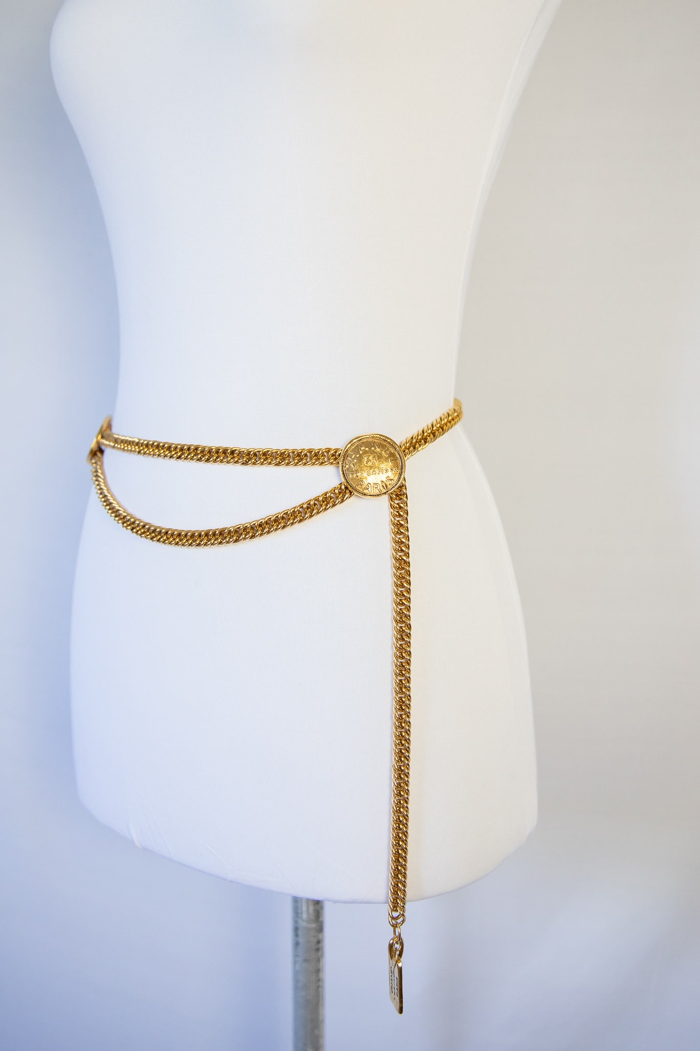 CHANEL Gold CC 31 Rue Cambon Medallion Chain Belt - Etsy display picture 2