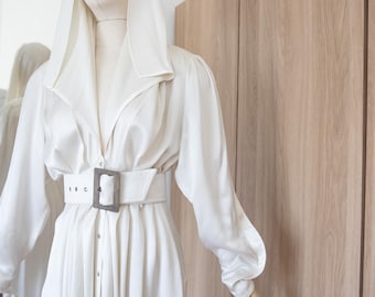 Vestido/blusa de satén duquesa blanco perla de Thierry Mugler, colección otoño/invierno 1986-87.