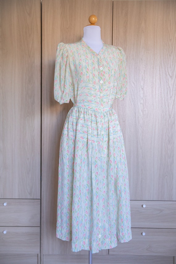 1970s Silky Romantic Pastel Tulip Print Puff Shor… - image 4