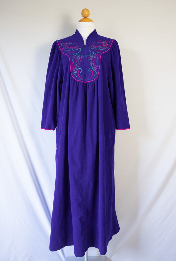 1970s Vanity Fair Cozy Fleece Purple House Dress - image 9