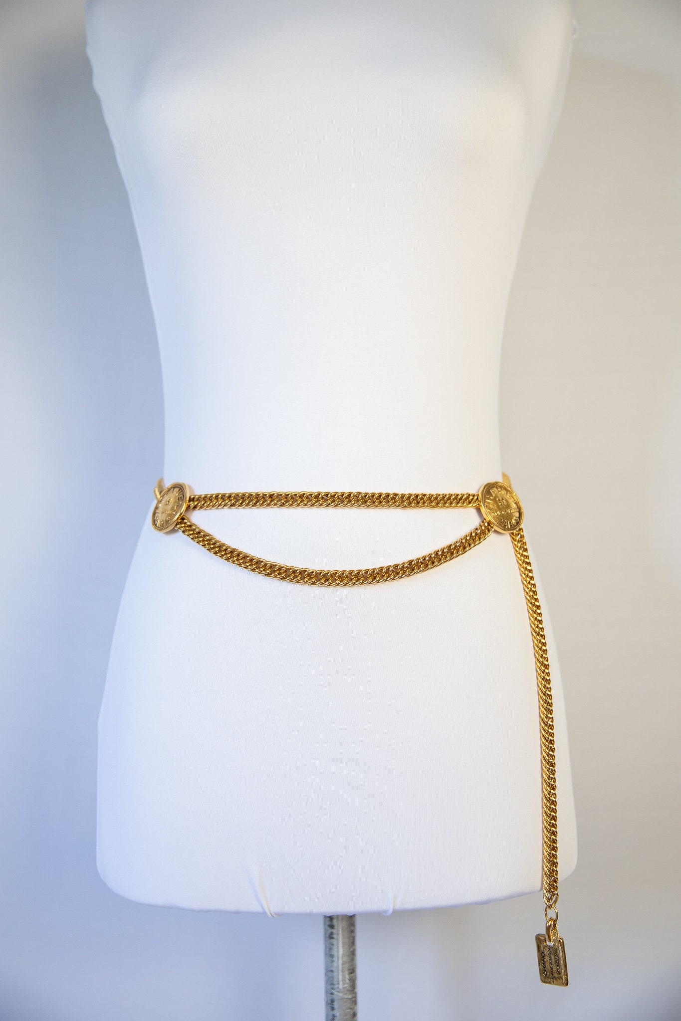 Iconic Vintage CC Rue Cambon Belt – 1980s Lagerfeld Era Belt CHANEL Vintage Belt Triple Strand Chain Link Medallion Coin  main image 3