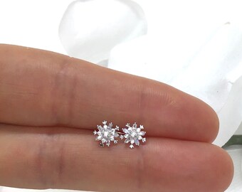 Polished And Nickel Free Liara Snowflake Cubic Zirconia Ear Studs 925 Sterling Silver Polished And Nickel Free Liara Snowflake Cubic Zirconia Ear Studs 925 Sterling Silver