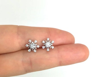 Snowflake stud earring sterling silver • Christmas stud earring • minimalist snowflake earring • winter flower stud earrings • New Year gift