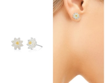 Boucles d’oreilles fleur de lotus, clous de fleurs, argent sterling, boucles d’oreilles pour enfants, petites boucles d’oreilles, petits clous, boucles d’oreilles minimalistes, clous délicats, clous de fleurs