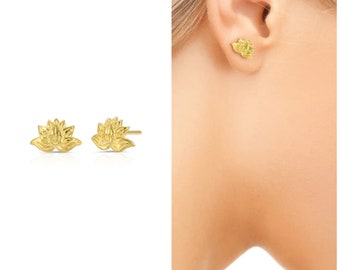 Boucles d'oreilles en argent sterling fleur de lotus, boucles d'oreilles en argent fleur de lotus, petites fleurs, cadeau symbole de yoga, bijoux minimalistes