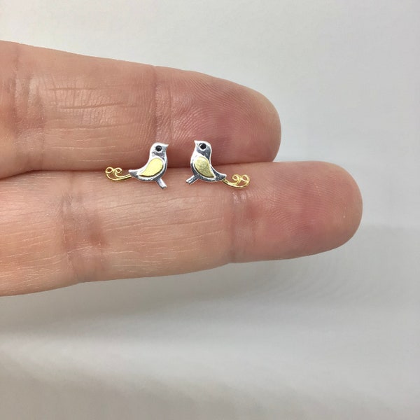 Canary bird stud earring sterling silver • petite two-colored canary • paradise bird earring • cute bird earrings • animal stud earrings