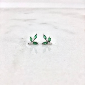 Tiny green twig stud earring sterling silver • dainty studs • flower stud earrings • leaf earrings • floral earrings • emerald branch studs