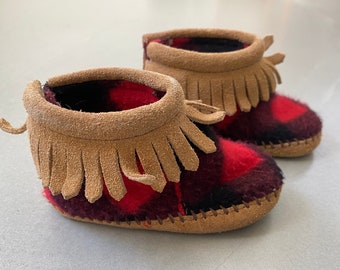 Vintage Baby/Infant Suede Buffalo Plaid Moccasins Shoes/ Tan Leather Suede House Slipper Crib shoes/US SIZE 6M Made in USA