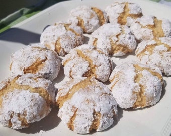 Italian Amaretti Cookies, Italian Almond Cookie, Traditional Italian Amaretto Cookie