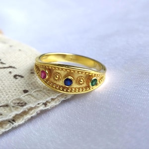 Griechischer Byzantinischer Ring K18 Vergoldetes Silber 925 und mehrfarbige Edelsteine / Handgefertigter traditioneller handwerklicher Schmuck / etruskischer Ring Vintage-Stil