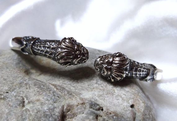 Lion-Head Cuff Braceletライオンヘッドバングルブレスレット