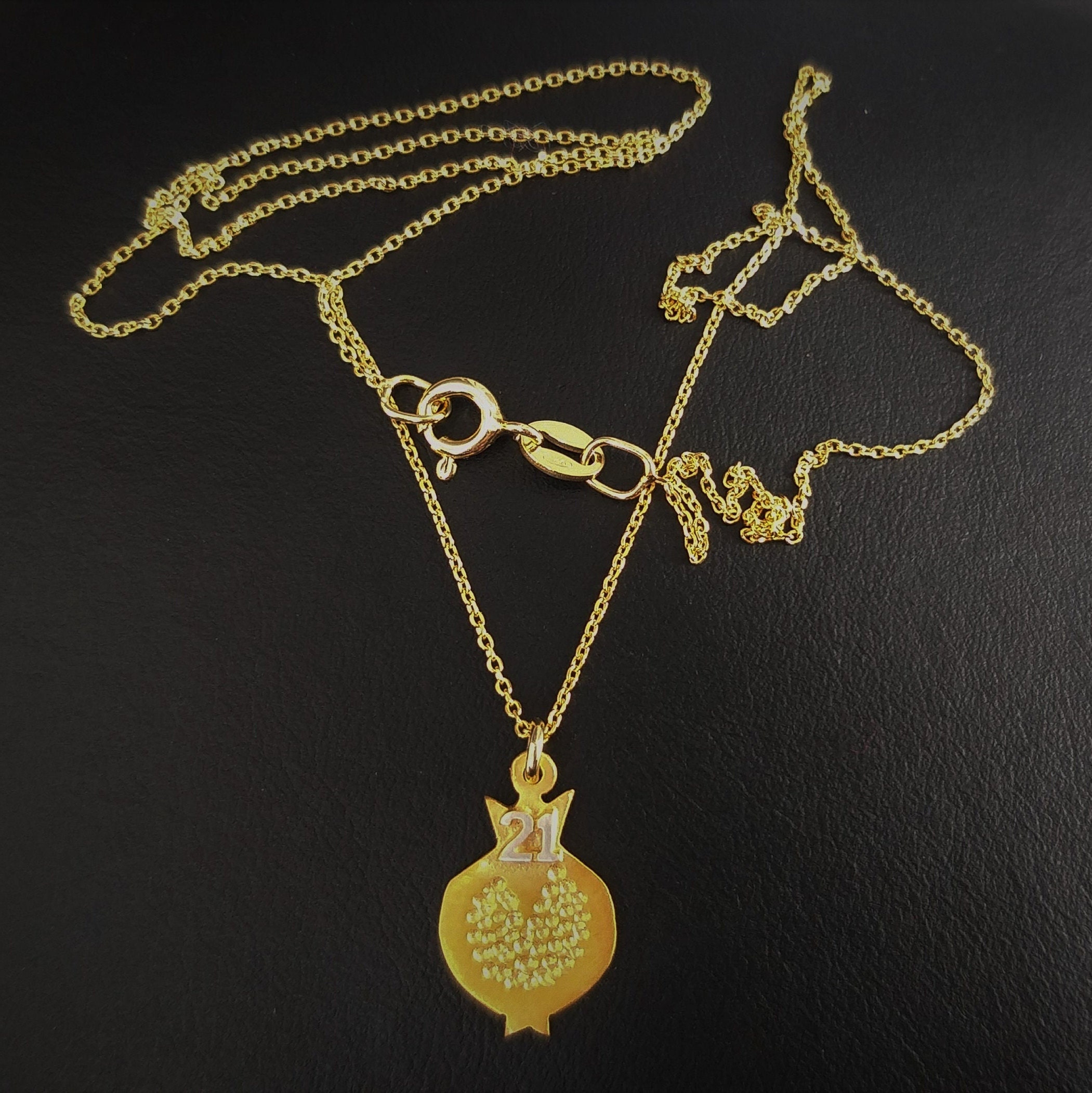Collier Grenade Brillant - Alliage Blanc - Style Militaire élégant - Neuf Sans Emballage