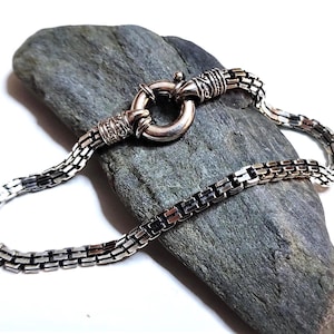 Oxiderad lådkedja i silver 925, tjockt, fyrkantigt halsband i bysantinsk stil med antik ringbrynja
