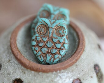 Turquoise Horned Owl Czech Glass Beads 18x15mm, 2 beads/4 beads