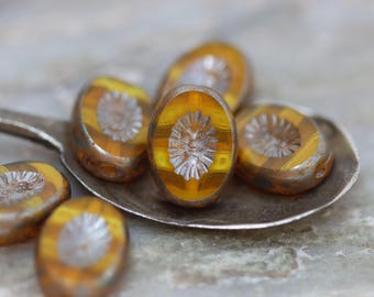 チェコガラスビーズ　キウイ　イエローu0026ブロンズ　2個　チェコビーズ　黄色 キウイフルーツチェコガラスビーズ：不透明栗色、グリーンウォッシュ