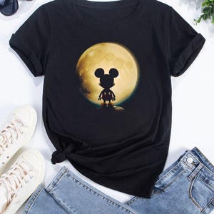Disney Mickey mouse looking at moon Love meaningful T-shirt Top Men Women Ladies Gildan S-M-L-XL-XXL-3XL-4XL-5XL Unisex V932