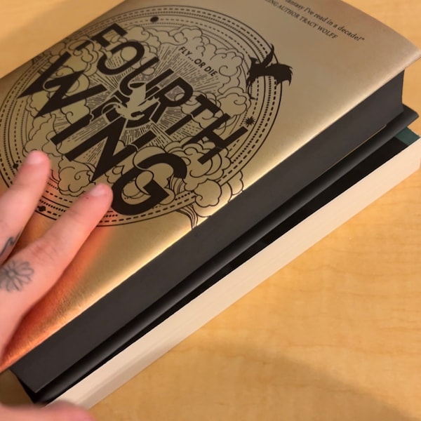 Fourth Wing (Hardcover) with SPRAYED EDGES! Not with dragons!