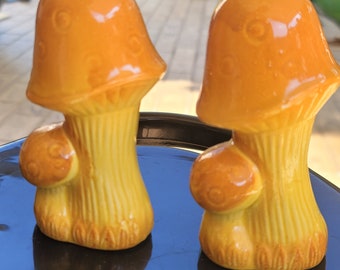 Vintage Ceramic Mushroom Salt & Pepper Shakers | Made in Japan | Retro Kitchen Decor