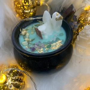 Cauldron candle w/wood wick