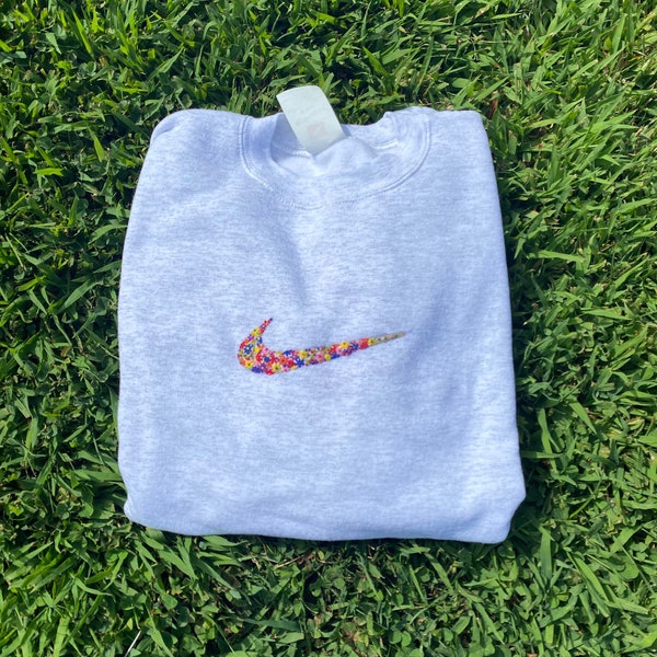 NIKE CUSTOM Embroidery CREWNECK Sweatshirt Hand Embroidered Floral