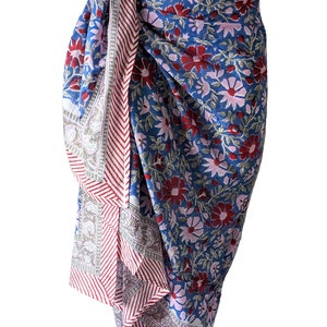 Paréos 100 % coton, Kalamkari floral, batik indien, imprimés faits à la main, maillots de bain, paréos et couvertures, 100 x 180 cm Blue Red floral