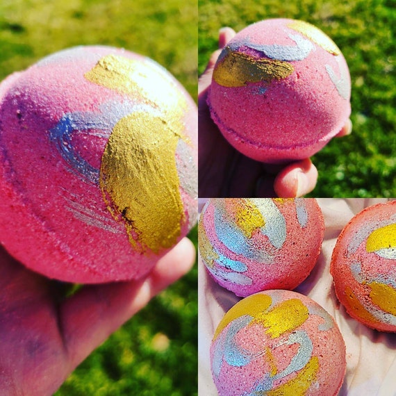 Karole Angel Wings Pink With Gold and Silver 6 Ounce Bath Bomb 