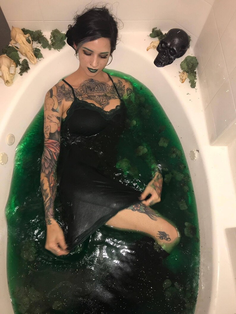 Emerald Goddess 8 Ounce Bath Bomb Foaming Green Bath Water Etsy