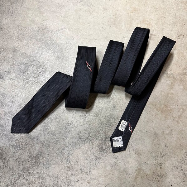 Vintage 1960s Skinny Necktie - Black w/Geometric Shapes - The Tie Rak Brand - Acetate & Rayon - Minimalist